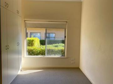 Immaculate unit in fantastic location!