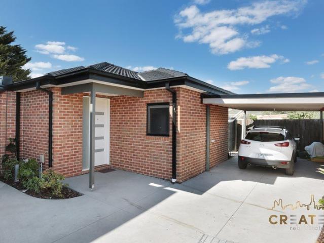 IMMACULATE UNIT IN PRIME SUNSHINE WEST LOCATION