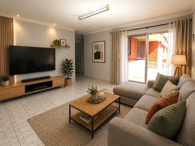 Immaculate unit set in a Well maintained and prime location