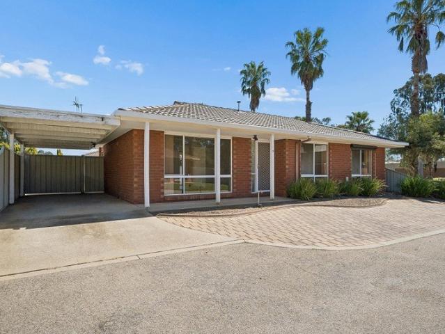 Immaculate Unit With Great Yard!