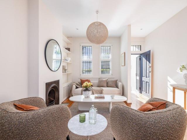 Immaculate Victorian terrace / rear lane access to courtyard