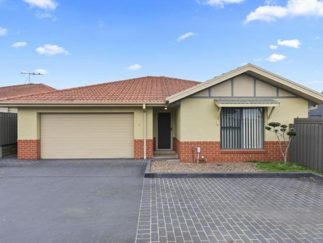 Immaculate villa offering low maintenance lifestyle