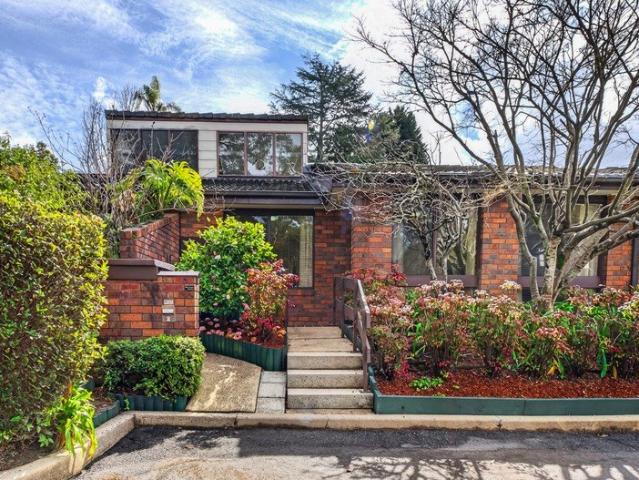Immaculate Villa in a Peaceful Springwood Setting