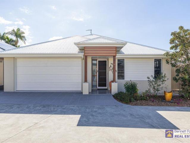 Immaculate Villa in Sought after Egret Point!