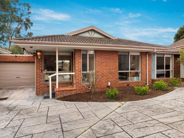 Immaculate Villa Unit in Quiet Locale!