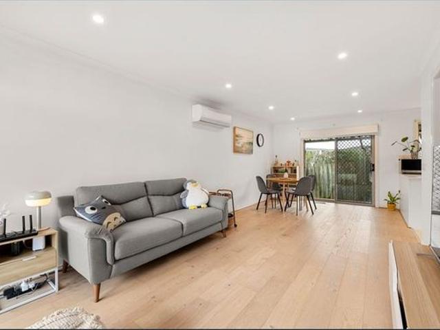 Immaculate Villa Unit in Quiet Locale!