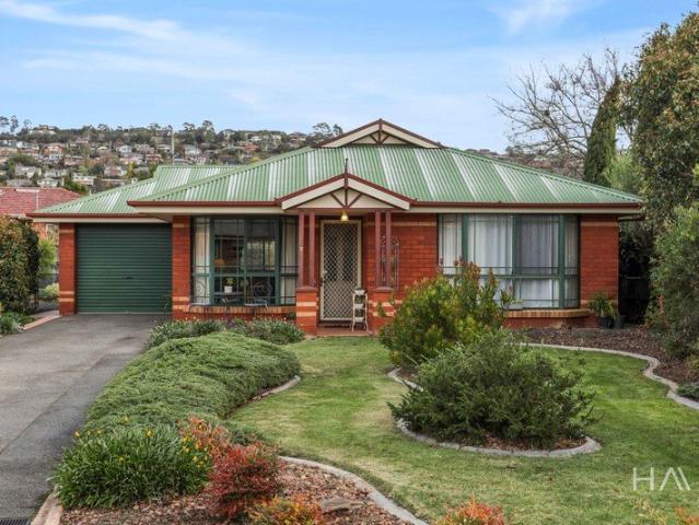 Immaculate Villa Unit, Perfect Downsizer Opportunity