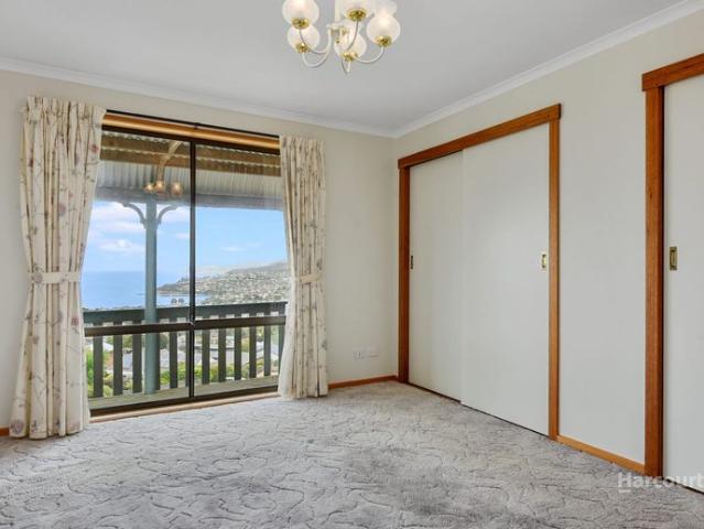 Immaculate villa with beautiful ocean views