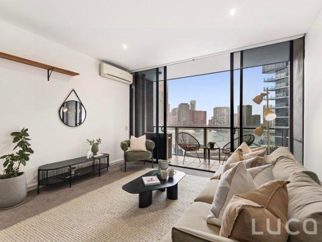 IMMACULATE WATERFRONT LIVING WITH A GENEROUS FLOORPLAN