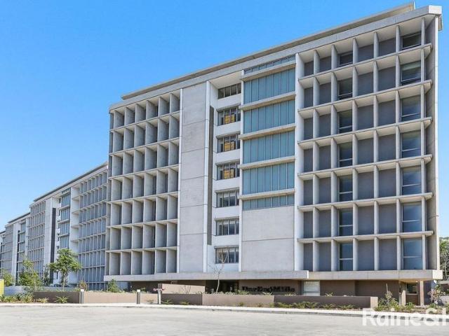 Immaculate 1 Bedroom + Study!