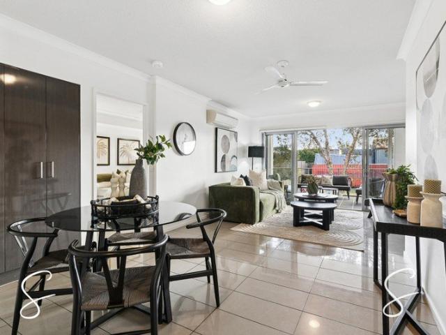 Immaculate 2 Bed Apartment. Ready to Move In. Only 15 Mins From The City!