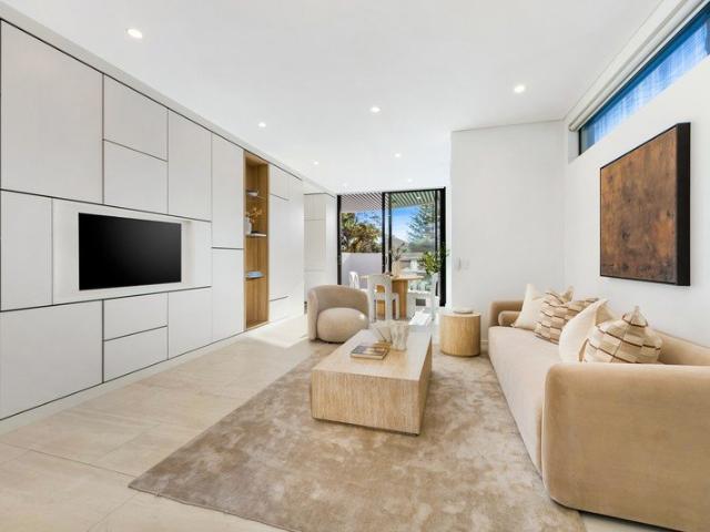 Immaculate 2 Bed Courtyard Haven In Prime Setting, With Parking