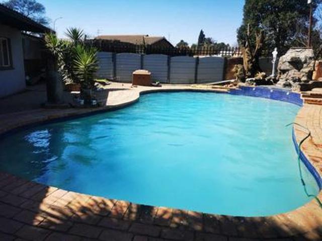 immaculate 2 bedroom to let in brakpan