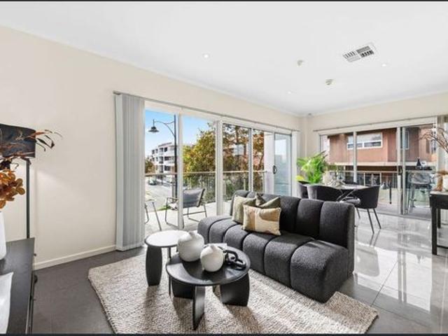 Immaculate 2 bedroom unit in a great location!
