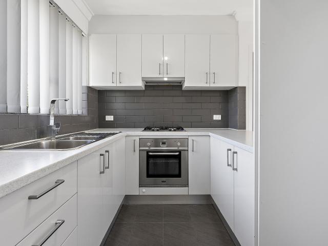Immaculate 2 Bedroom Unit in Prime Location