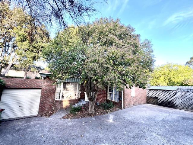 Immaculate 2 Bedroom Unit in the Heart of Ringwood East