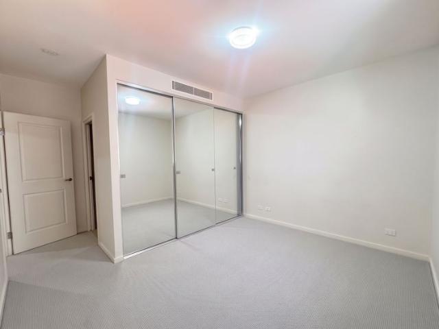 IMMACULATE 2 BEDROOM UNIT LOCATED IN 'EAST QUARTER
