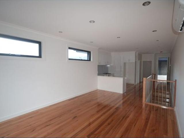 Immaculate 2 bedroom unit