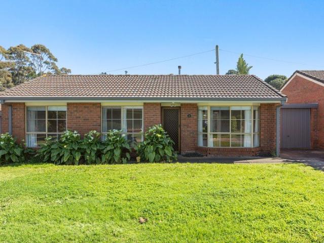 Immaculate 2 bedroom unit