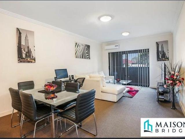 Immaculate 2 Bedroom Apartment at Convenience Location of Dundas
