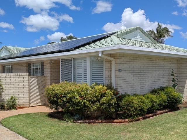 Immaculate 2 Bedroom Single Level Unit