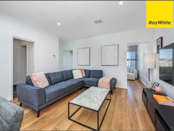 Immaculate 2 storey Googong Townhouse