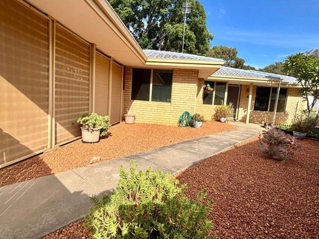 IMMACULATE 3x2 DUPLEX NO STRATA FEES!