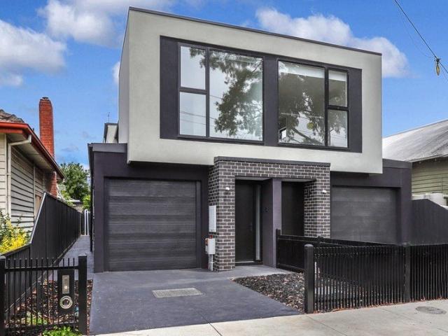 Immaculate 3 Bedroom Townhouse!