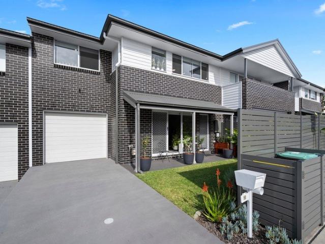 Immaculate 3 Bedroom Townhouse Prime Location
