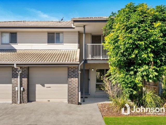 IMMACULATE 3 BEDROOM TOWNHOUSE WITH LARGE PRIVATE COURTYARD