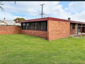 Weston, Cessnock - Garden, Air conditioning