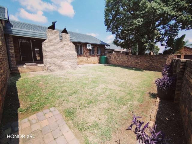 IMMACULATE 3 BEDROOM HOME WITH EXPANSIVE GARDEN | AVAILABLE 1 DECEMBER 2026