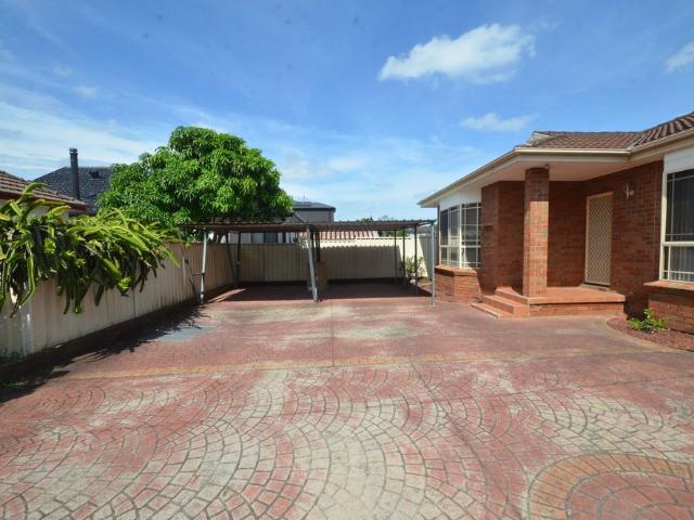 Immaculate 3 Bedroom House with Deducted Air Condition!
