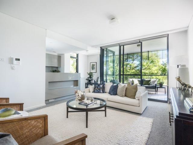 Immaculate 3 bedroom Mirvac apartment 700m walk to Warrawee Station
