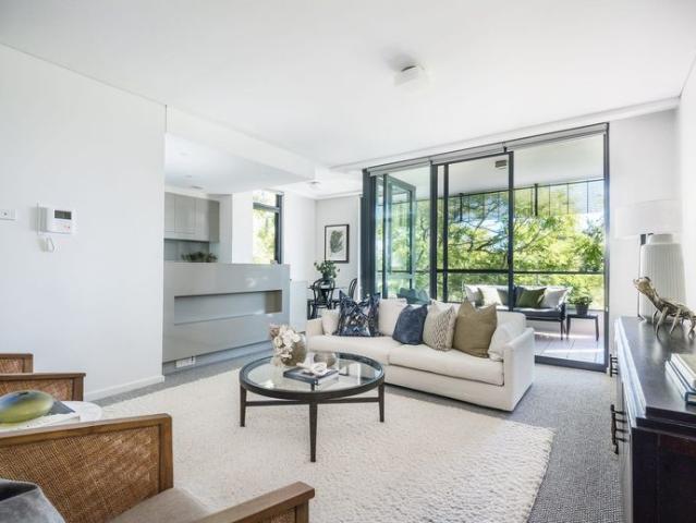 Immaculate 3 bedroom Mirvac apartment 700m walk to Warrawee Station
