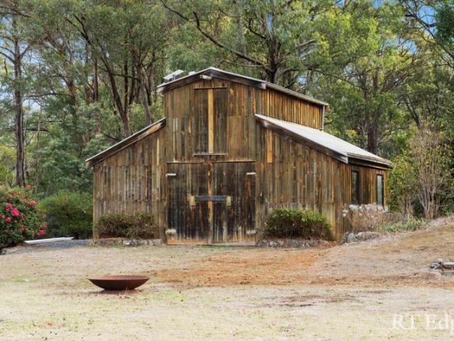 Immaculate 4 Bedroom Country Retreat on 5 Serene Acres