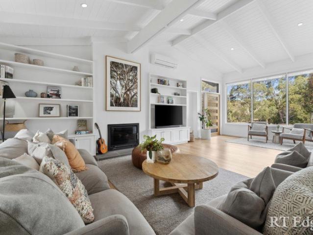 Immaculate 4 Bedroom Country Retreat on 5 Serene Acres