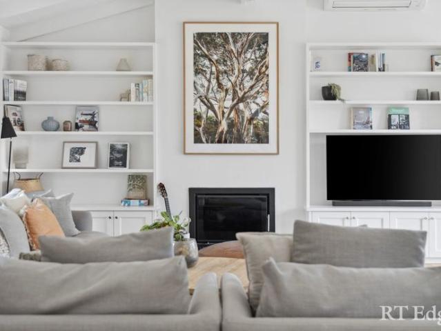 Immaculate 4 Bedroom Country Retreat on 5 Serene Acres