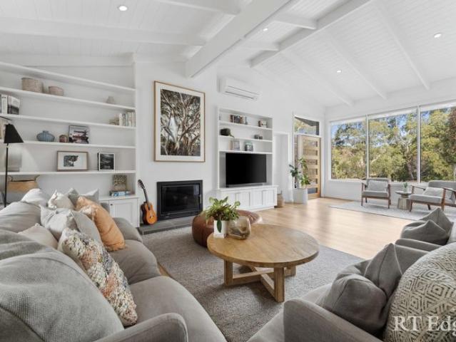 Immaculate 4 Bedroom Country Retreat on 5 Serene Acres