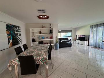 Immaculate 4 bedroom Family Home in a Peaceful Reservoir Side Location