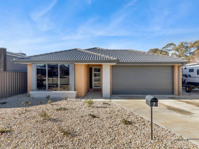 Immaculate 4 bedroom, Family home in Armitage Estate