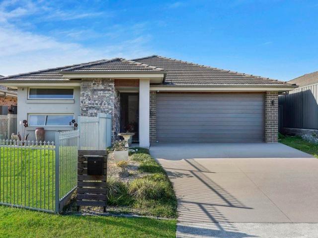 Immaculate 4 Bedroom Home in Quiet Cul de Sac