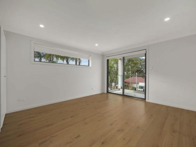 Immaculate 4 Bedroom +Study +Sunroom and Solar Panels