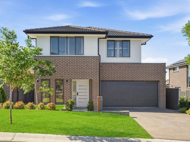 Immaculately Designed, Picture Perfect Family home Walking Distance to Schofields Public School!