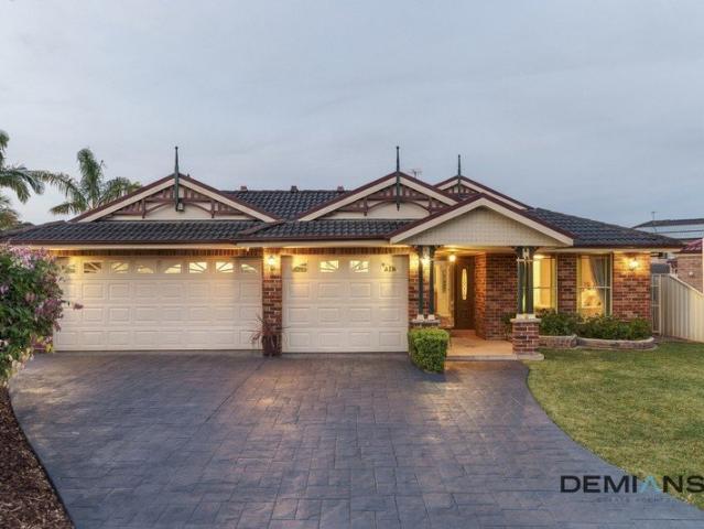 Immaculately kept giving you all good feels, this home reveals one of the best street appeals. And triple car is perfect for an extra set of wheels