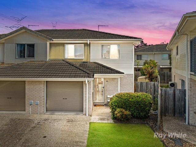 Immaculately Maintained Townhome in the Mansfield State High School Catchment