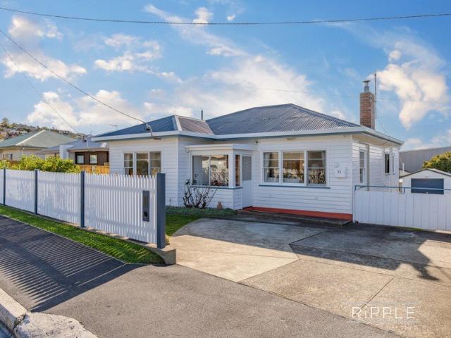 Immaculately maintained family home with stunning mountain wiews