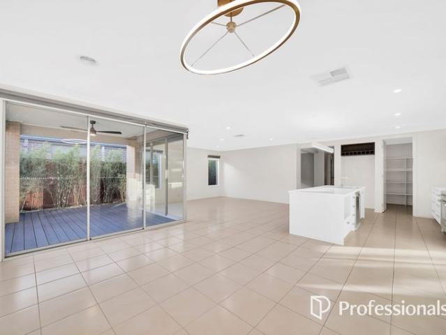 Immaculately Maintained Family Home in a Prime Williams Landing Location