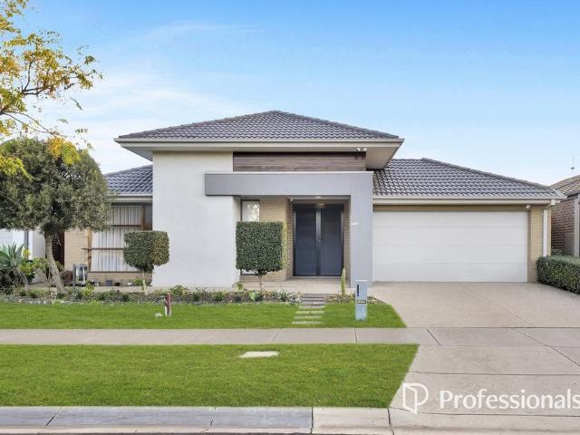 Immaculately Maintained Family Home in a Prime Williams Landing Location