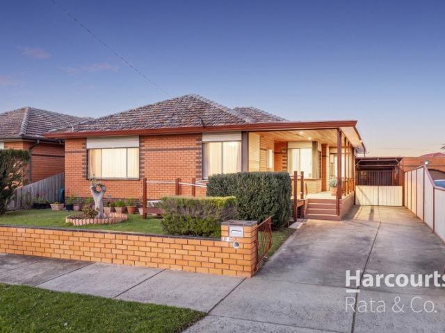 Immaculately Maintained Family Home on 544m² with Exceptional Parking & Convenience